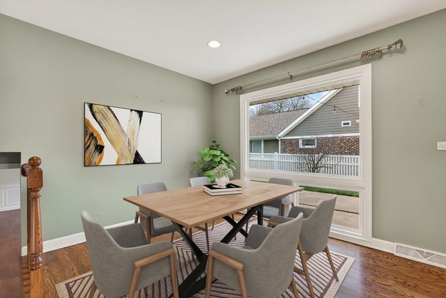 720 PRESTON Lane, Schaumburg, IL 60193