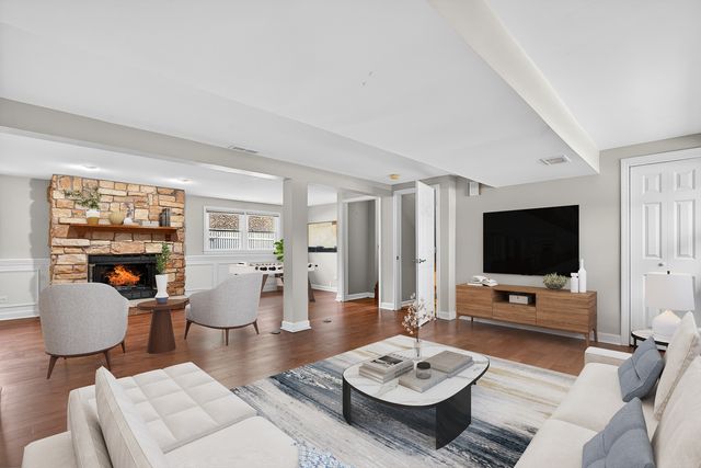 720 PRESTON Lane, Schaumburg, IL 60193