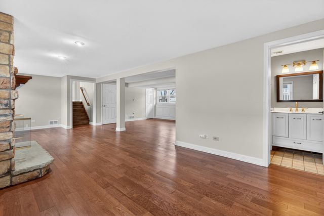 720 PRESTON Lane, Schaumburg, IL 60193