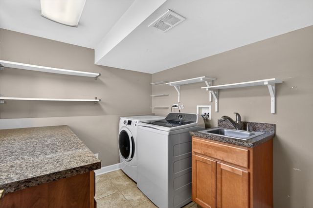 720 PRESTON Lane, Schaumburg, IL 60193