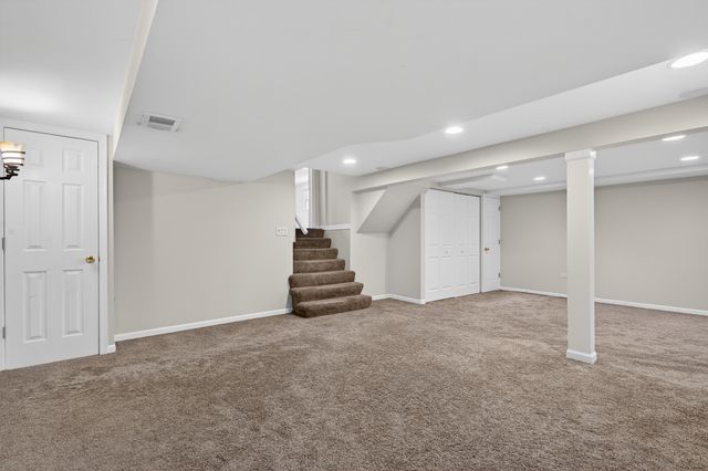 720 PRESTON Lane, Schaumburg, IL 60193