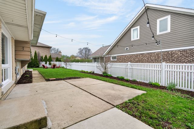 720 PRESTON Lane, Schaumburg, IL 60193