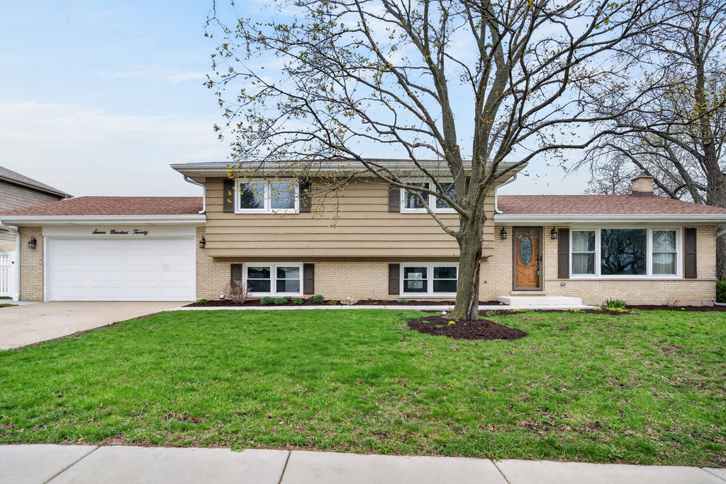 720 PRESTON Lane, Schaumburg, IL 60193