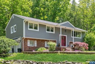 19 Rabbit Run, West Milford, NJ 07435