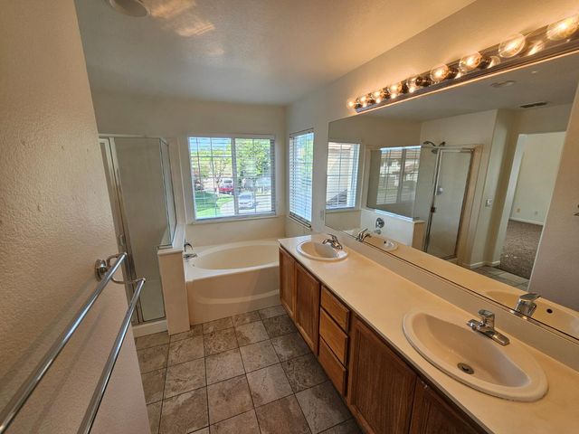 35 Klondike Ct, Sacramento, CA 95835