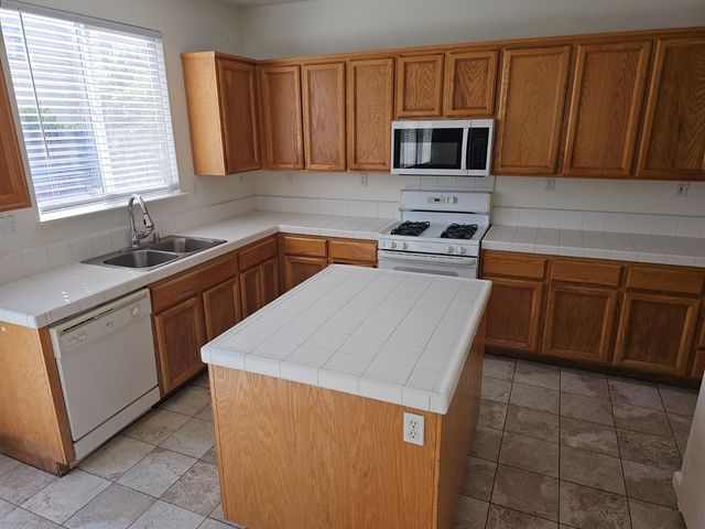 35 Klondike Ct, Sacramento, CA 95835