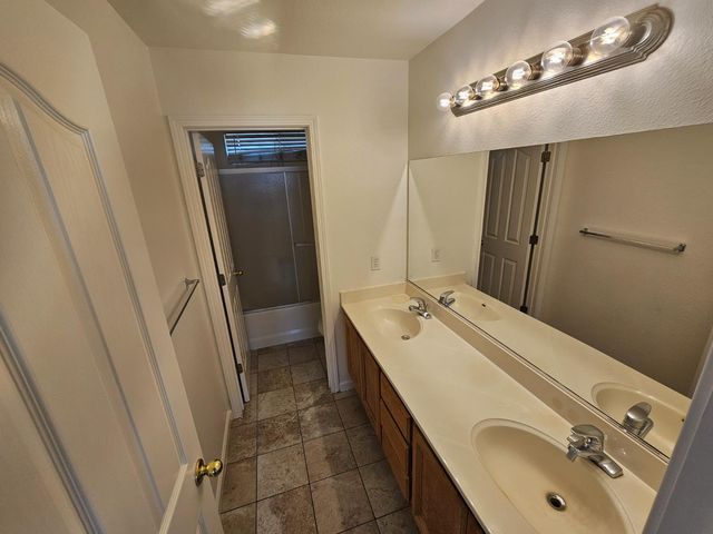 35 Klondike Ct, Sacramento, CA 95835