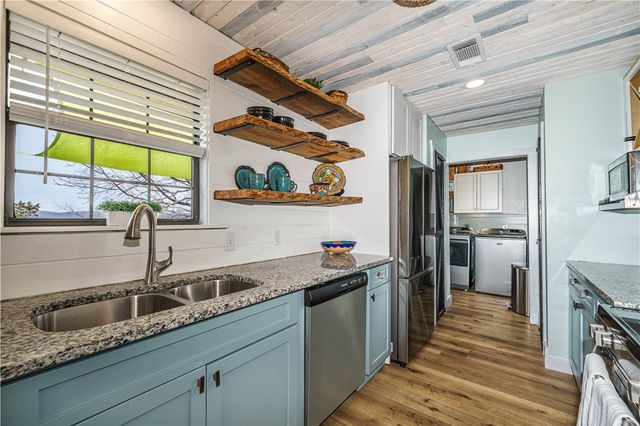 217 Stateline Drive, Holiday Island, AR 72631