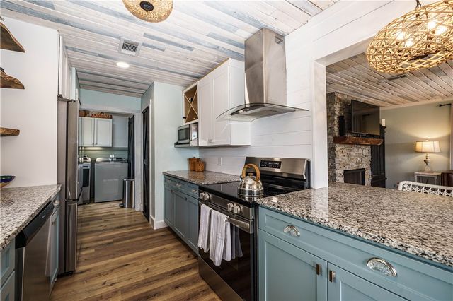 217 Stateline Drive, Holiday Island, AR 72631