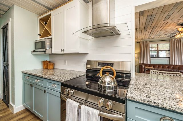 217 Stateline Drive, Holiday Island, AR 72631