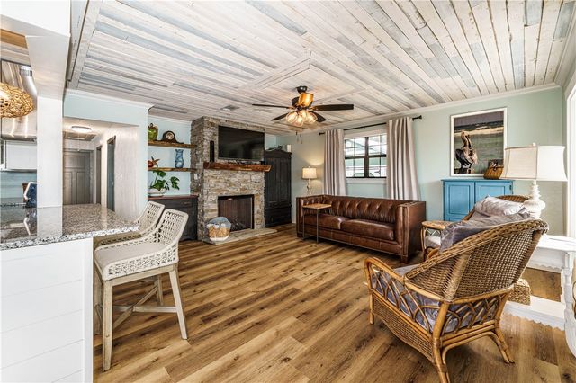 217 Stateline Drive, Holiday Island, AR 72631