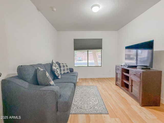 9244 W VOGEL Avenue, Peoria, AZ 85345