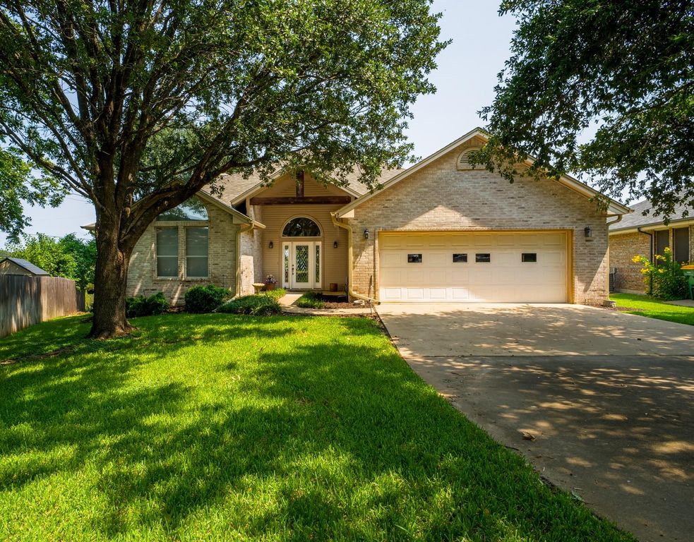 100 Turkey RUN, Meadowlakes, TX 78654