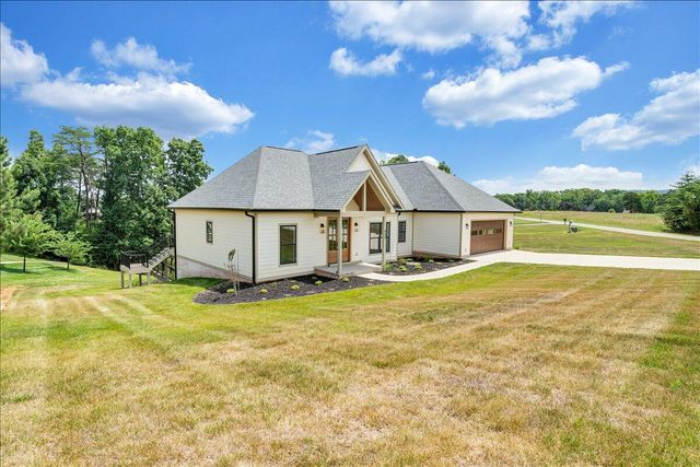 639 Compass Cove CIR, Moneta, VA 24121