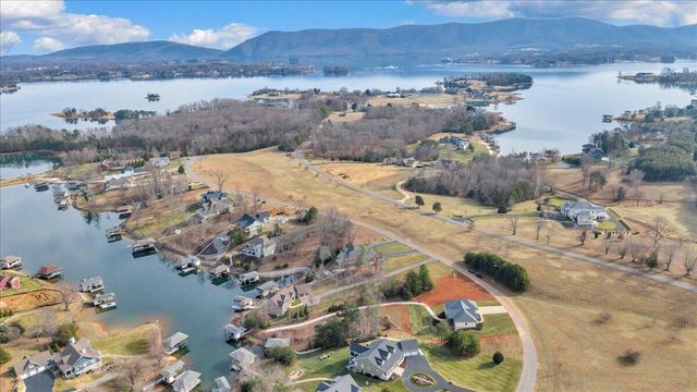 639 Compass Cove CIR, Moneta, VA 24121