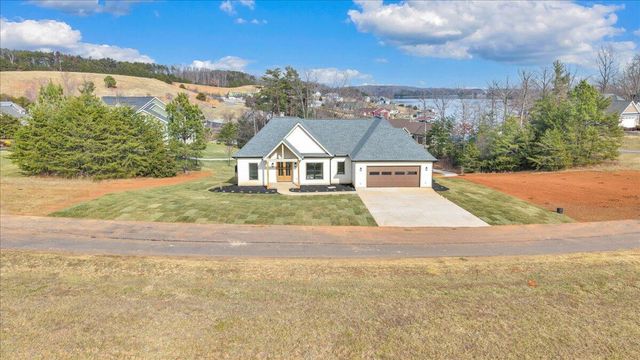 639 Compass Cove CIR, Moneta, VA 24121