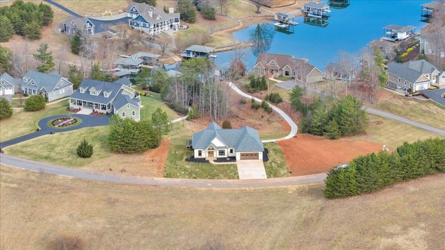 639 Compass Cove CIR, Moneta, VA 24121