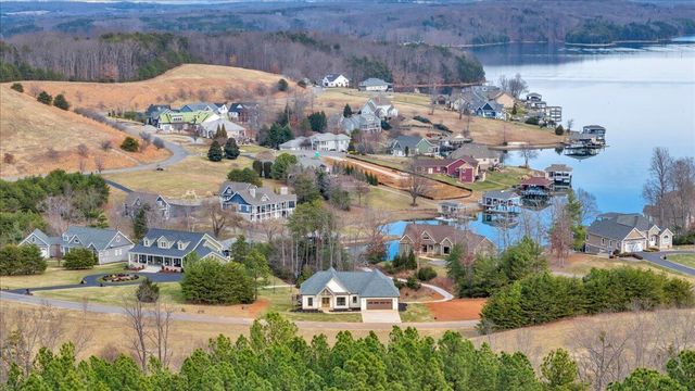 639 Compass Cove CIR, Moneta, VA 24121