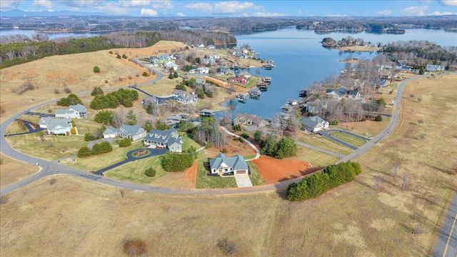 639 Compass Cove CIR, Moneta, VA 24121