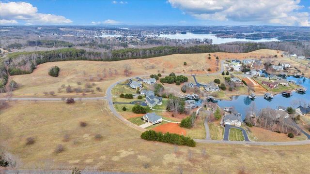 639 Compass Cove CIR, Moneta, VA 24121