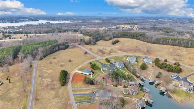 639 Compass Cove CIR, Moneta, VA 24121