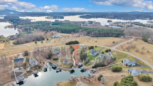 639 Compass Cove CIR, Moneta, VA 24121