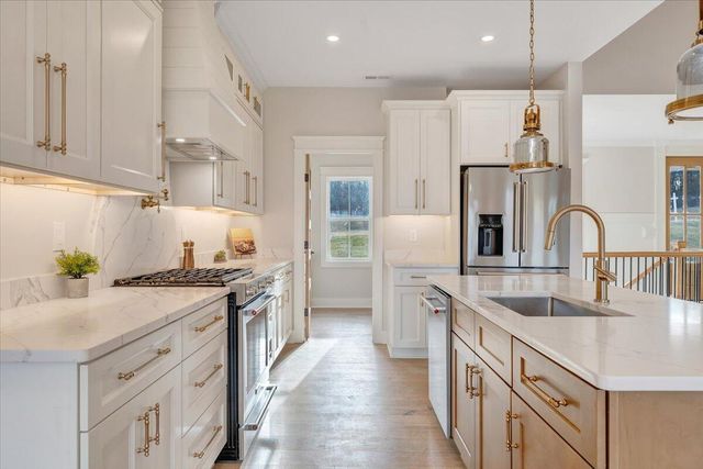 639 Compass Cove CIR, Moneta, VA 24121