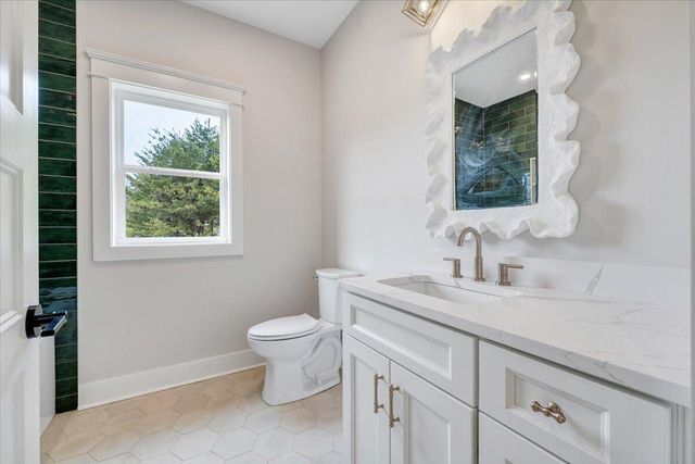 639 Compass Cove CIR, Moneta, VA 24121