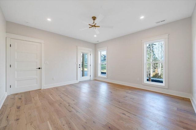 639 Compass Cove CIR, Moneta, VA 24121