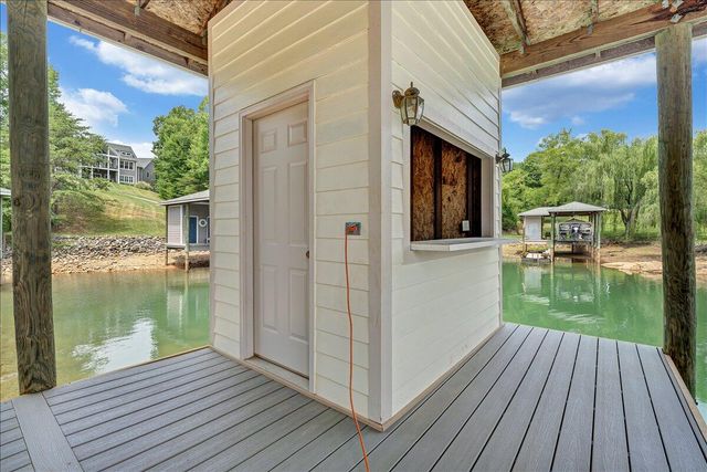 639 Compass Cove CIR, Moneta, VA 24121
