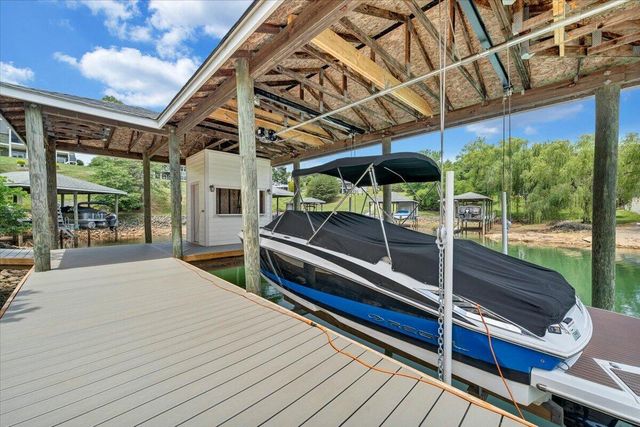 639 Compass Cove CIR, Moneta, VA 24121