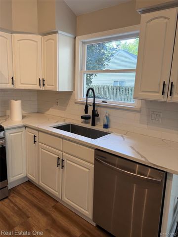 7311 Colony Drive Drive, West Bloomfield Charter Township, MI 48323