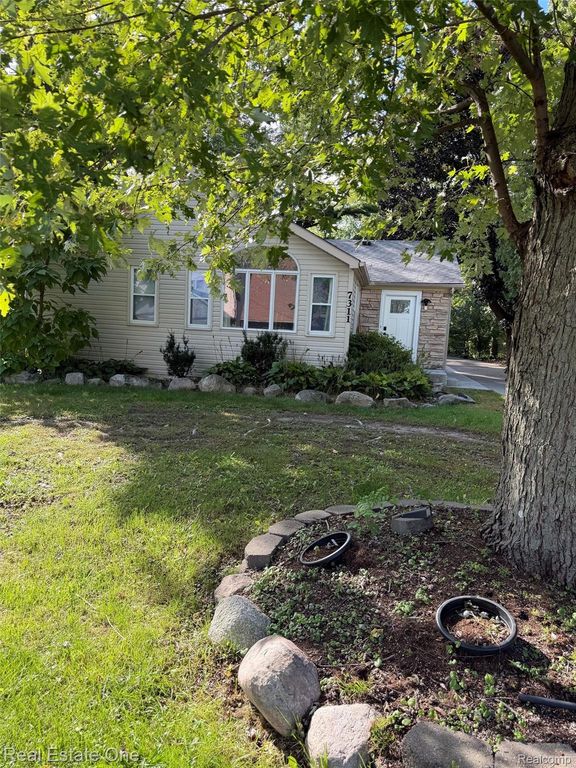 7311 Colony Drive Drive, West Bloomfield Charter Township, MI 48323