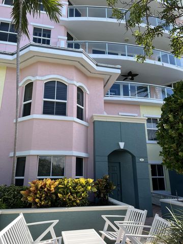 2051 SE 3rd Street Th3, Deerfield Beach, FL 33441