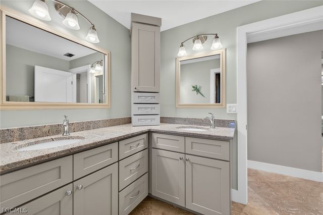 686 Emeril CT, Sanibel, FL 33957