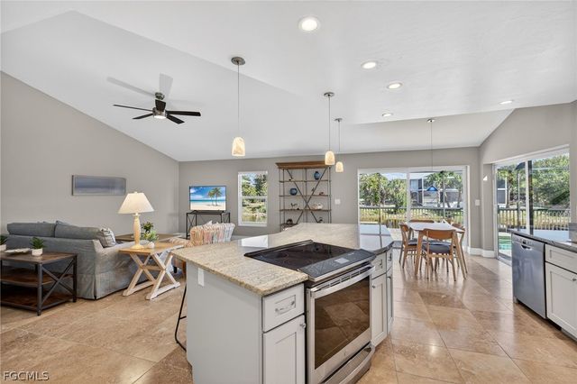 686 Emeril CT, Sanibel, FL 33957