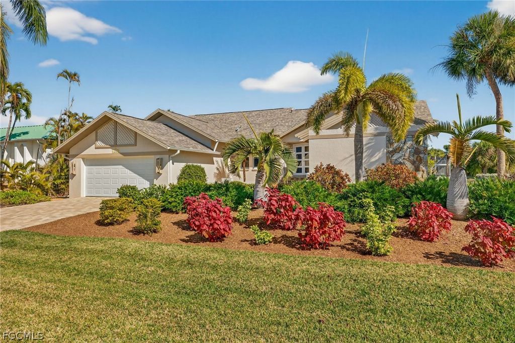686 Emeril CT, Sanibel, FL 33957