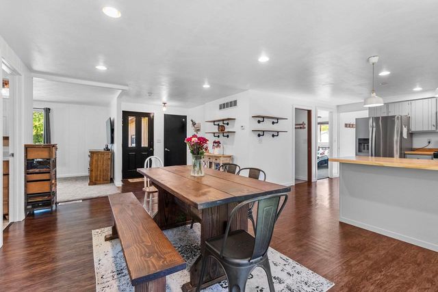 1842 N OAKWOOD ROAD, Oshkosh, WI 54904