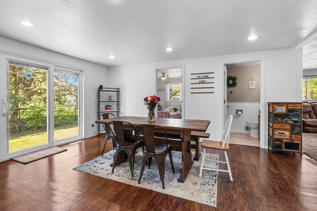 1842 N OAKWOOD ROAD, Oshkosh, WI 54904