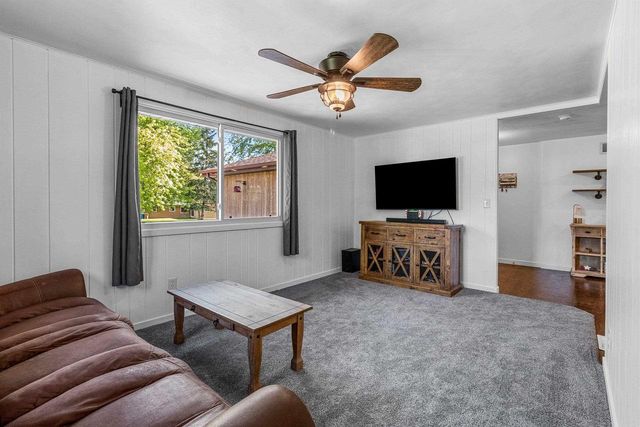 1842 N OAKWOOD ROAD, Oshkosh, WI 54904