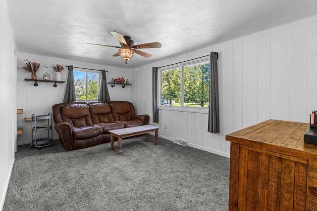 1842 N OAKWOOD ROAD, Oshkosh, WI 54904