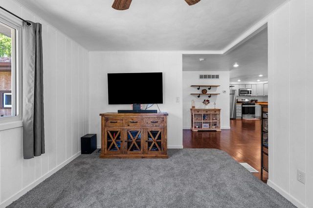 1842 N OAKWOOD ROAD, Oshkosh, WI 54904