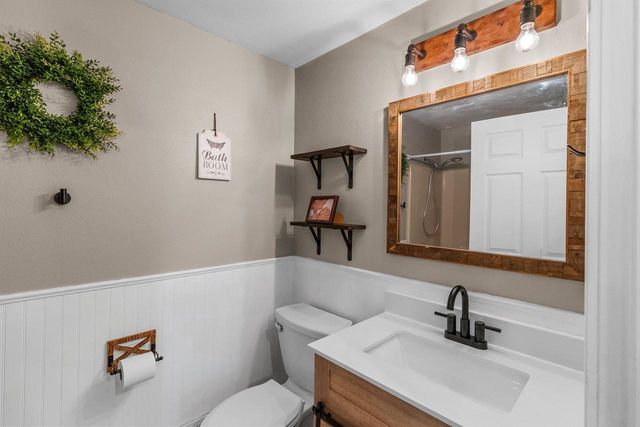 1842 N OAKWOOD ROAD, Oshkosh, WI 54904