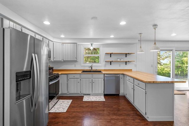 1842 N OAKWOOD ROAD, Oshkosh, WI 54904