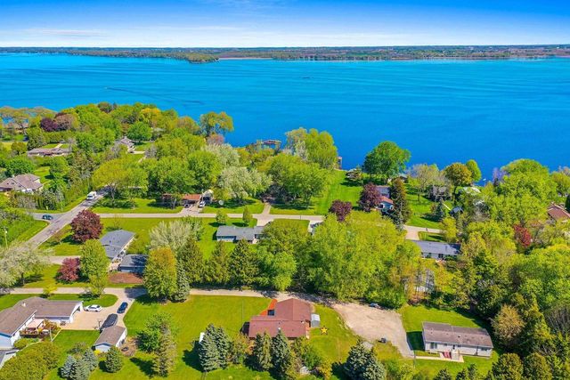 1842 N OAKWOOD ROAD, Oshkosh, WI 54904
