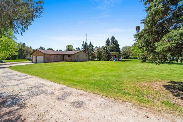1842 N OAKWOOD ROAD, Oshkosh, WI 54904