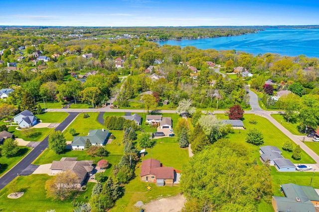 1842 N OAKWOOD ROAD, Oshkosh, WI 54904