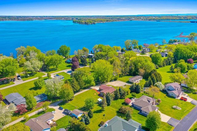 1842 N OAKWOOD ROAD, Oshkosh, WI 54904