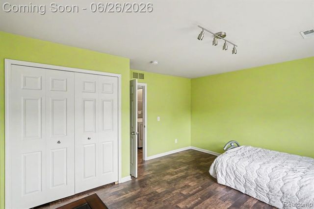 2234 Knotty Pine Trail, Howell, MI 48855