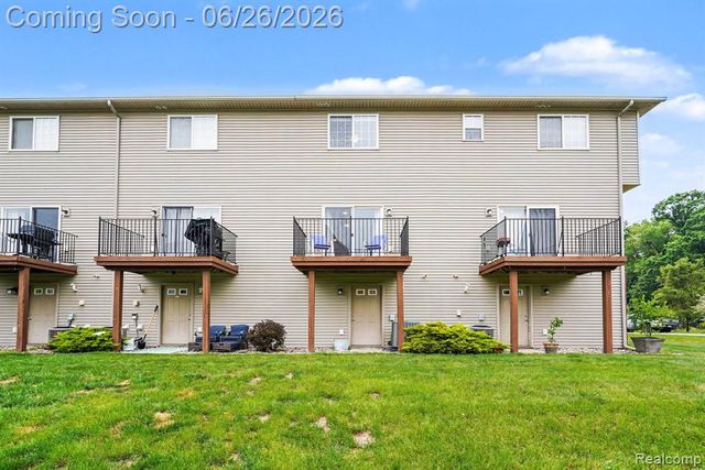2234 Knotty Pine Trail, Howell, MI 48855